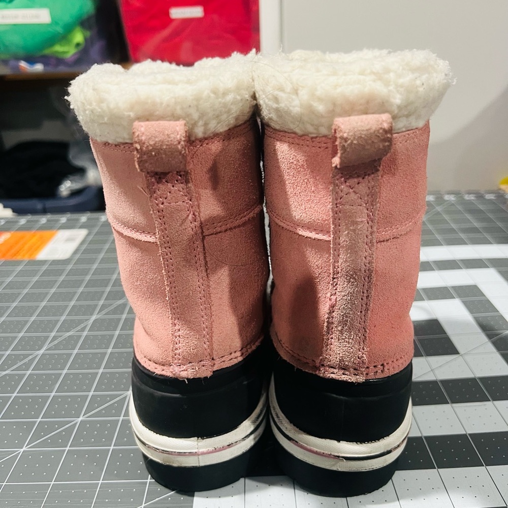 Cat and Jack girls Pink and Black Snow Boots Size: 1 - Picture 3 of 8